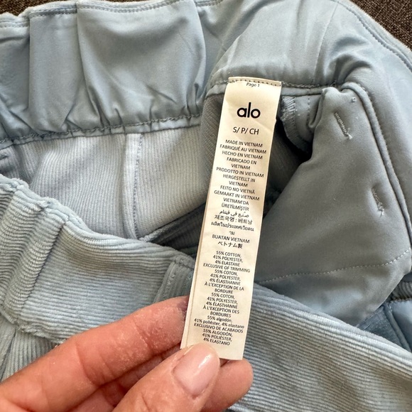 ALO Micro Corduroy Mid-Rise Dreamer Wide Leg Trouser - Picture 6 of 7